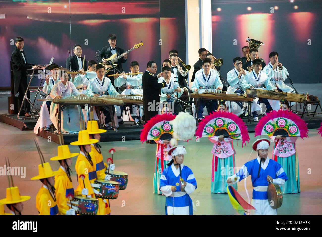 Republic ofKorea Ministry of National Defense 's Traditional Band beim Musikfest der Bundeswehr, Internationales Militär Tattoo im ISS Dome. Düsseldor Stock Photo