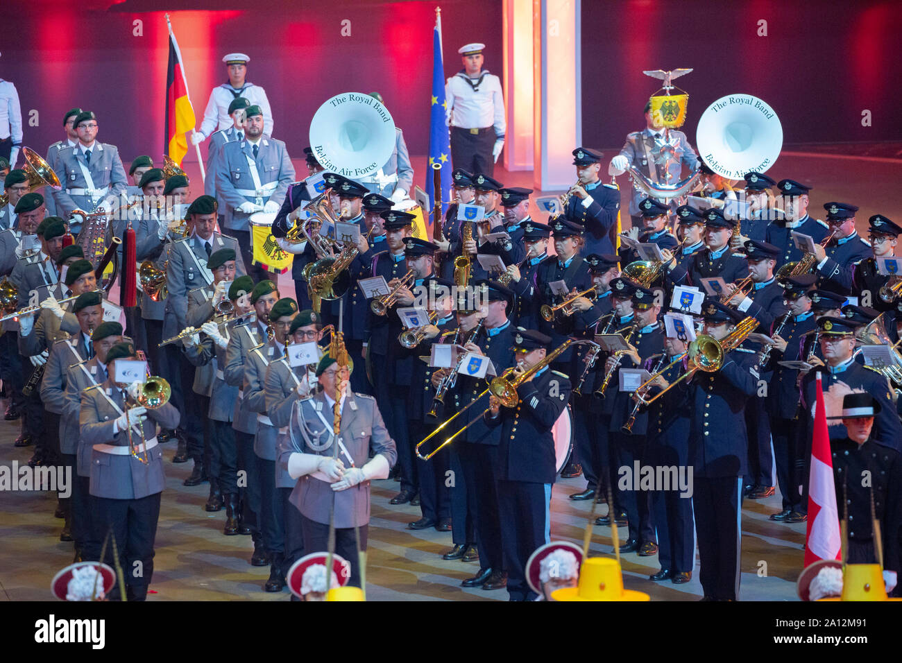 Finale und Abschlussaufstellung des Musikfestes der Bundeswehr, Internationales Militär Tattoo im ISS Dome. Düsseldorf, 21.09.2019 Stock Photo