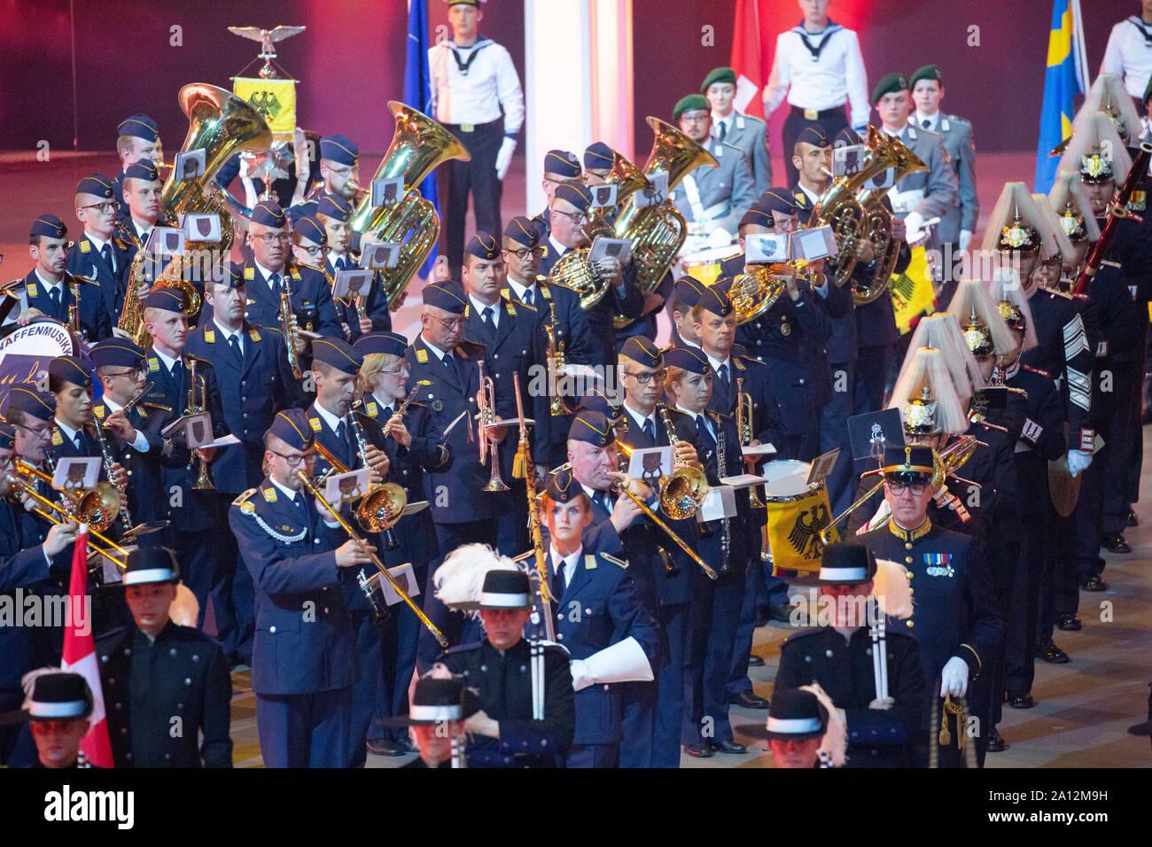 Finale und Abschlussaufstellung des Musikfestes der Bundeswehr, Internationales Militär Tattoo im ISS Dome. Düsseldorf, 21.09.2019 Stock Photo