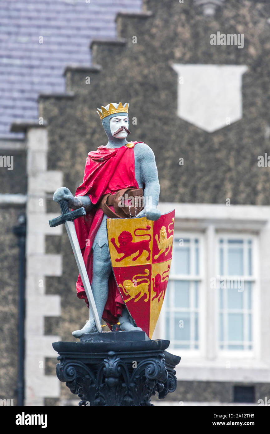 Conwy or Conway, Conwy County, Wales, United Kingdom.  Statue in  Lancaster Square of Llywelyn the Great, full name Llywelyn ap Iorwerth, c. 1172 – 12 Stock Photo