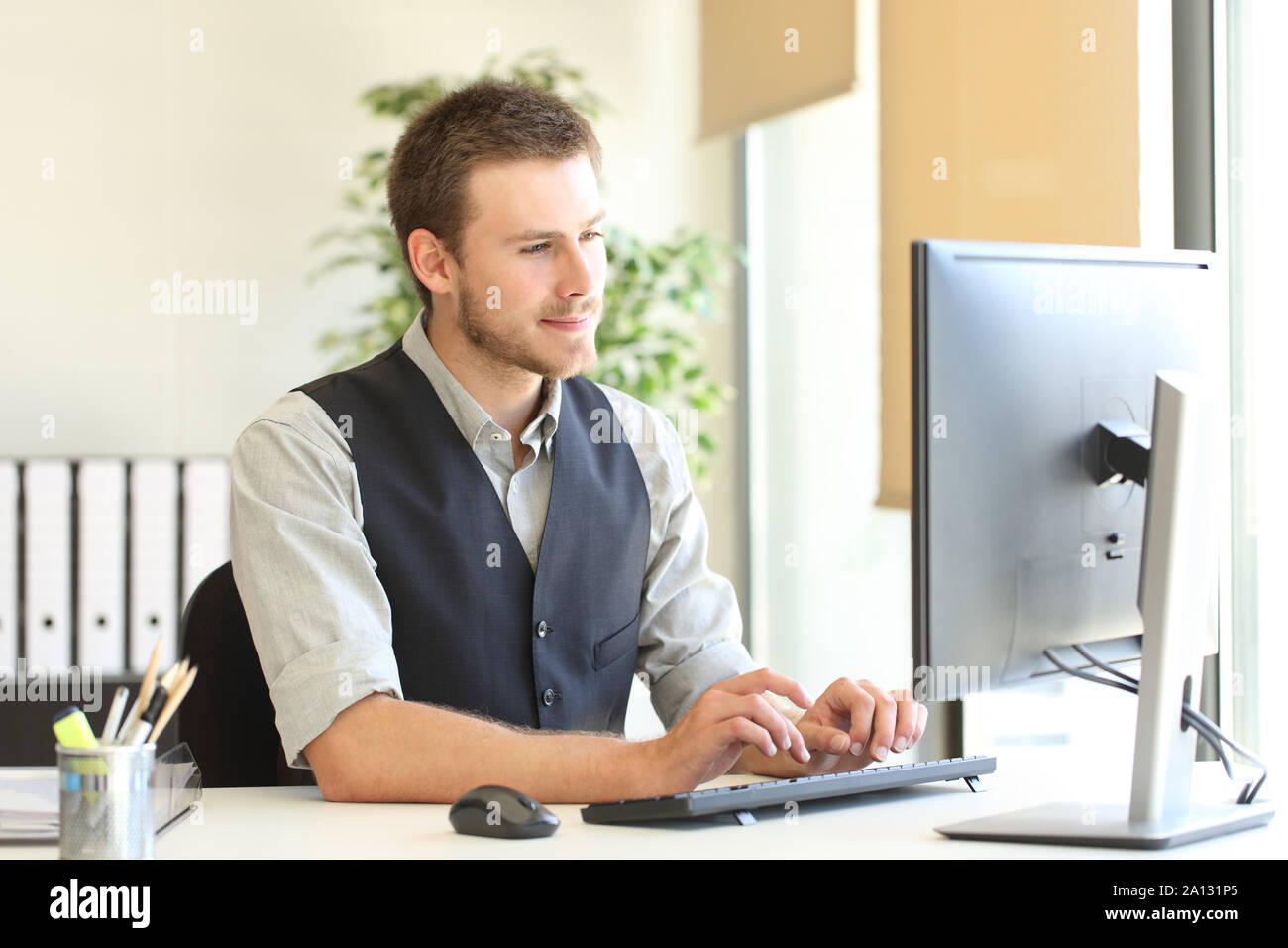 Entering data into computer hi-res stock photography and images - Alamy