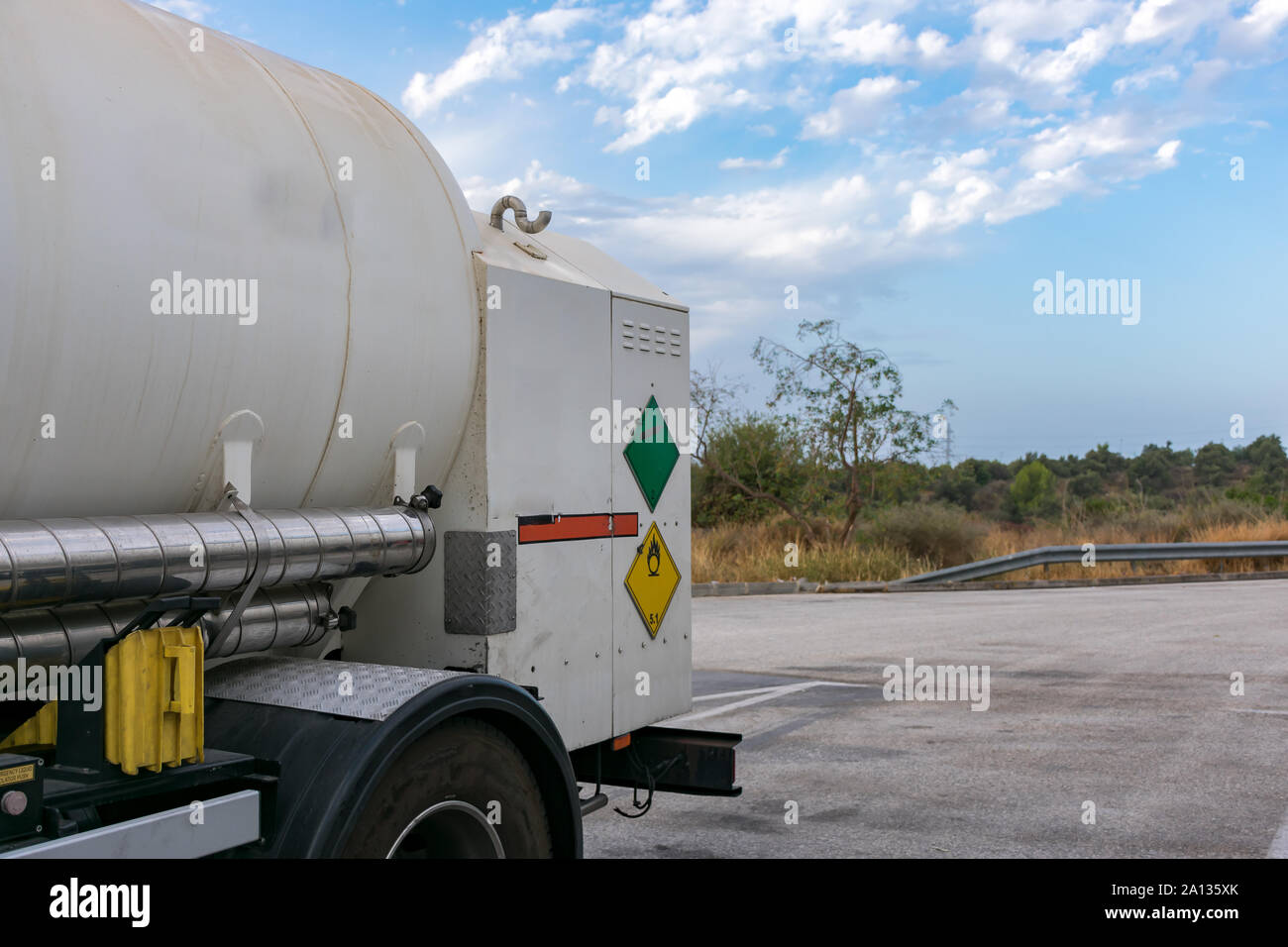 Compressed gas tank hires stock photography and images Alamy