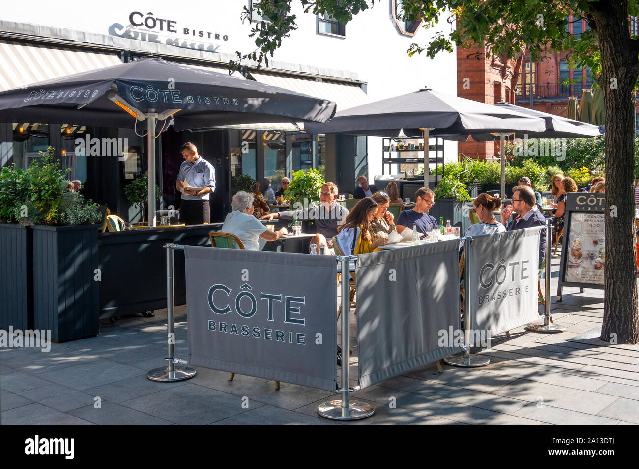 Alfresco dining at Cote Brasserie in Liverpool Stock Photo