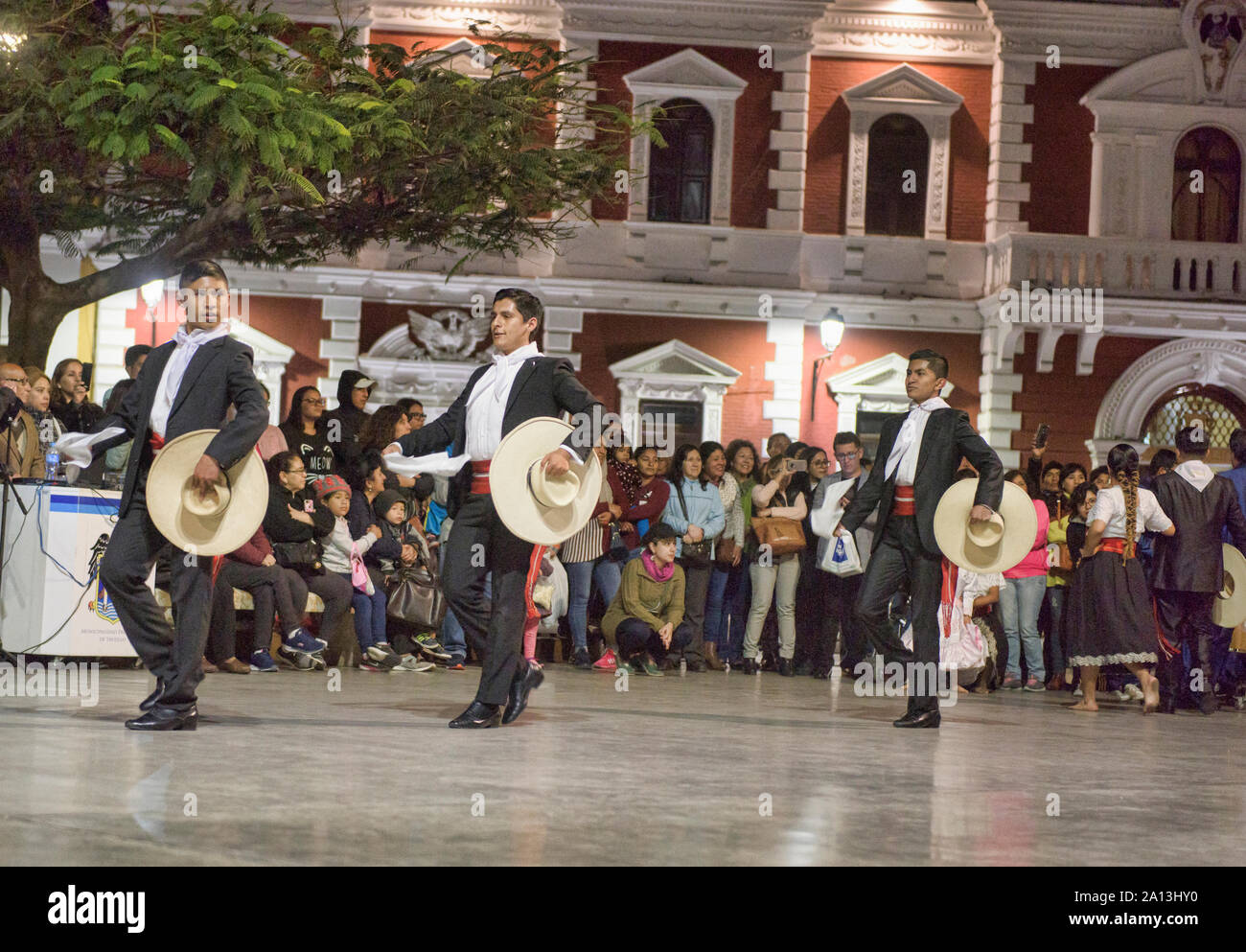 Marinera dancers peru hires stock photography and images Alamy