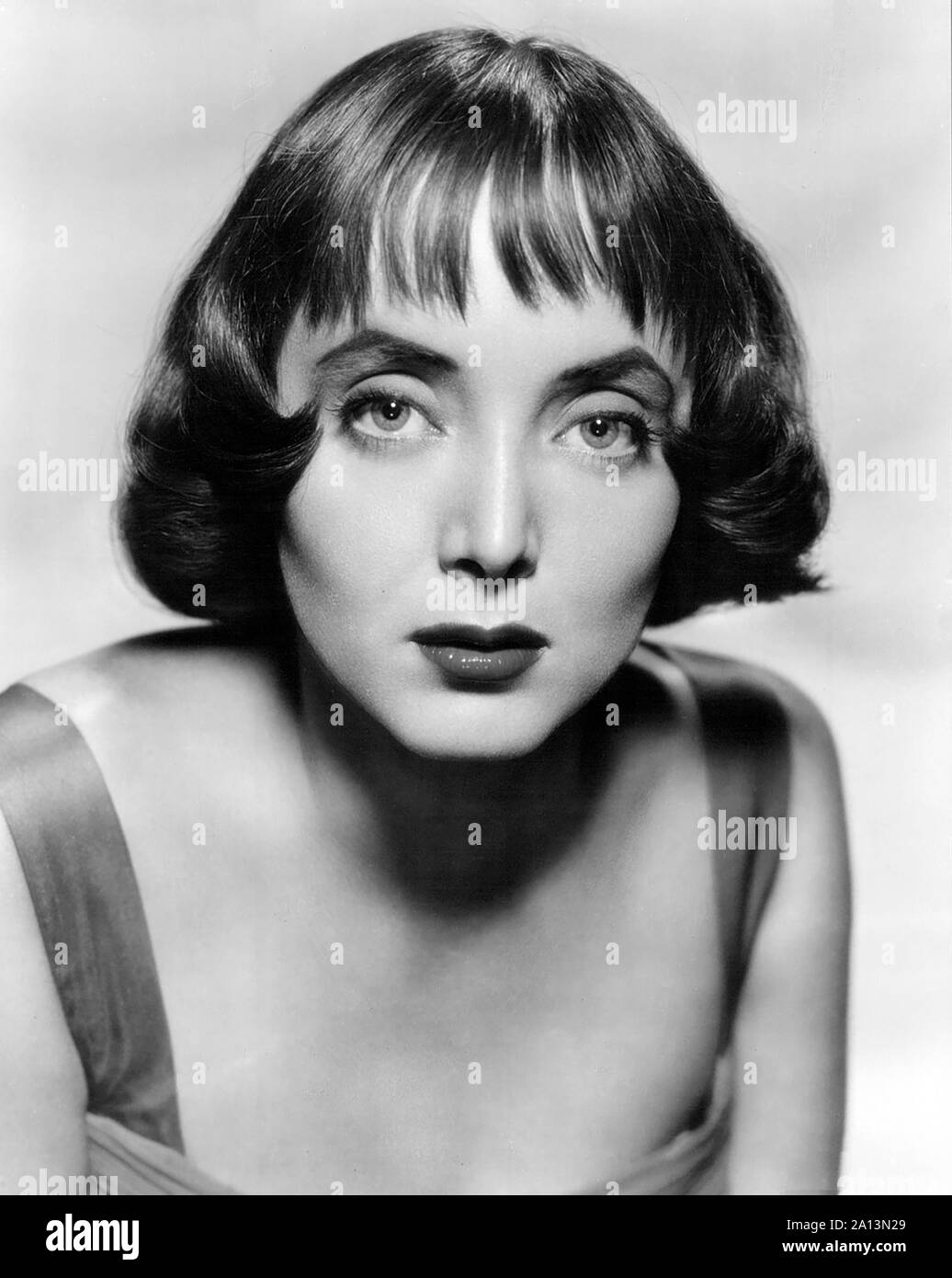 CAROLYN JONES (1930-1983) American film and TV actress in 1956 Stock Photo