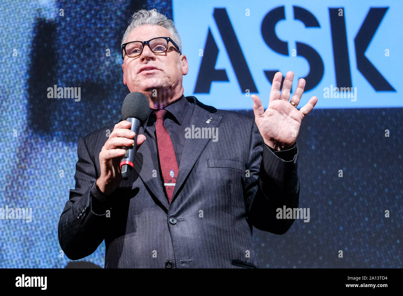 Mark kermode in 3d hi-res stock photography and images - Alamy