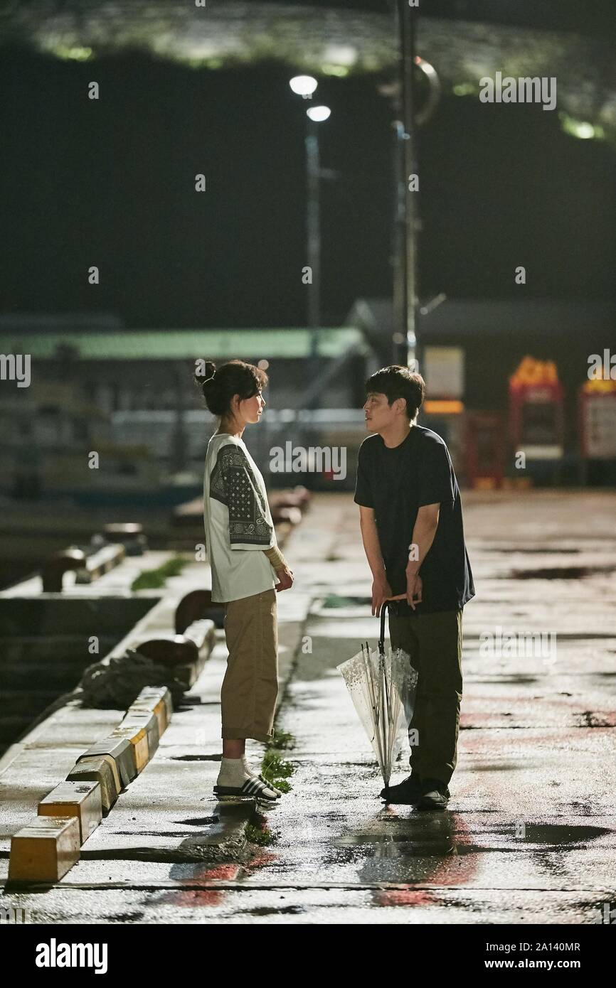 WHEN THE CAMELLIA BLOOMS, (aka DONGBAEKKKOT PIL MURYEOP), from left