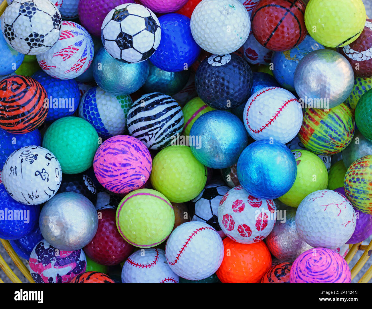 Monika balls. Мяч- прыгун. Мячи прыгуны для торговых автоматов. Попрыгунчик (мяч). Самый большой попрыгунчик.