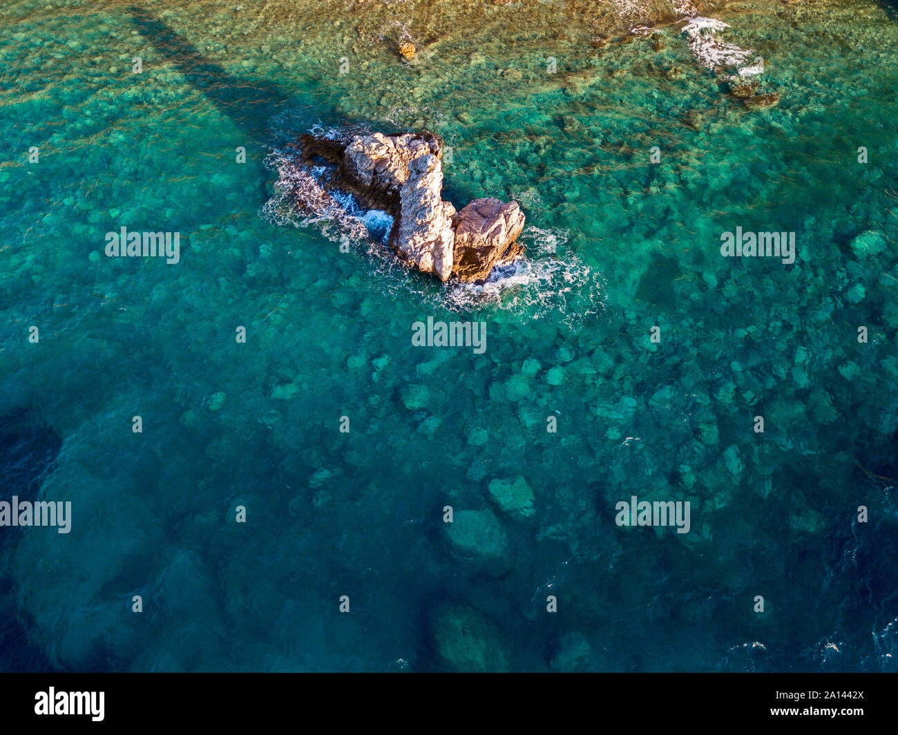 Aerial view of a seabed with rocks emerging from the sea, seabed seen from above, transparent water Stock Photo