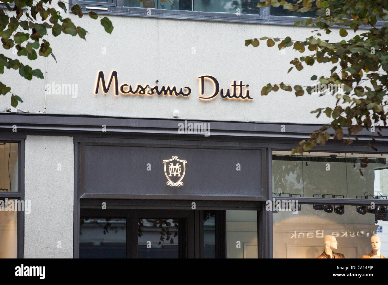 Massimo Dutti logo seen in Gothenburg Stock Photo - Alamy
