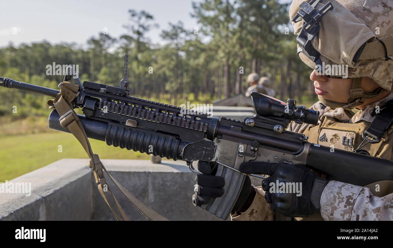 U.S. Marine prepares to fire the M203 40mm grenade launcher Stock Photo