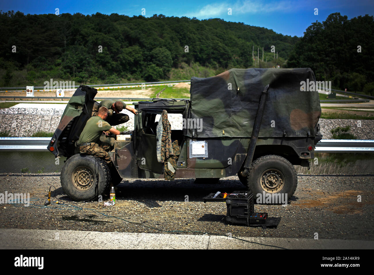Marine mechanics fix a humvee at Camp Rodriguez, South Korea. Stock Photo