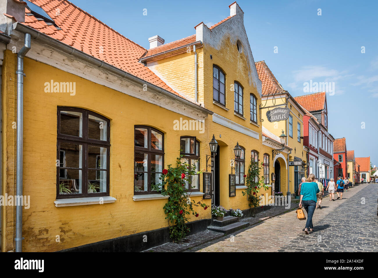 Yellow stone house hi-res stock photography and images - Alamy