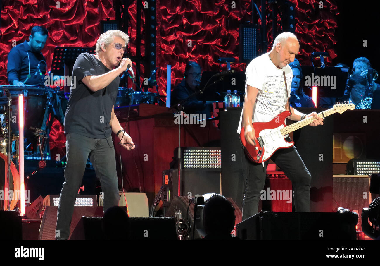 Tampa, United States. 22nd Sep, 2019. September 22, 2019 - Tampa, Florida, United States - Roger Daltrey (left) and Pete Townshend of the English rock band The Who perform at the Amalie Arena on the second leg of their Moving On! tour on September 22, 2019 in Tampa, Florida. Credit: Paul Hennessy/Alamy Live News Stock Photo