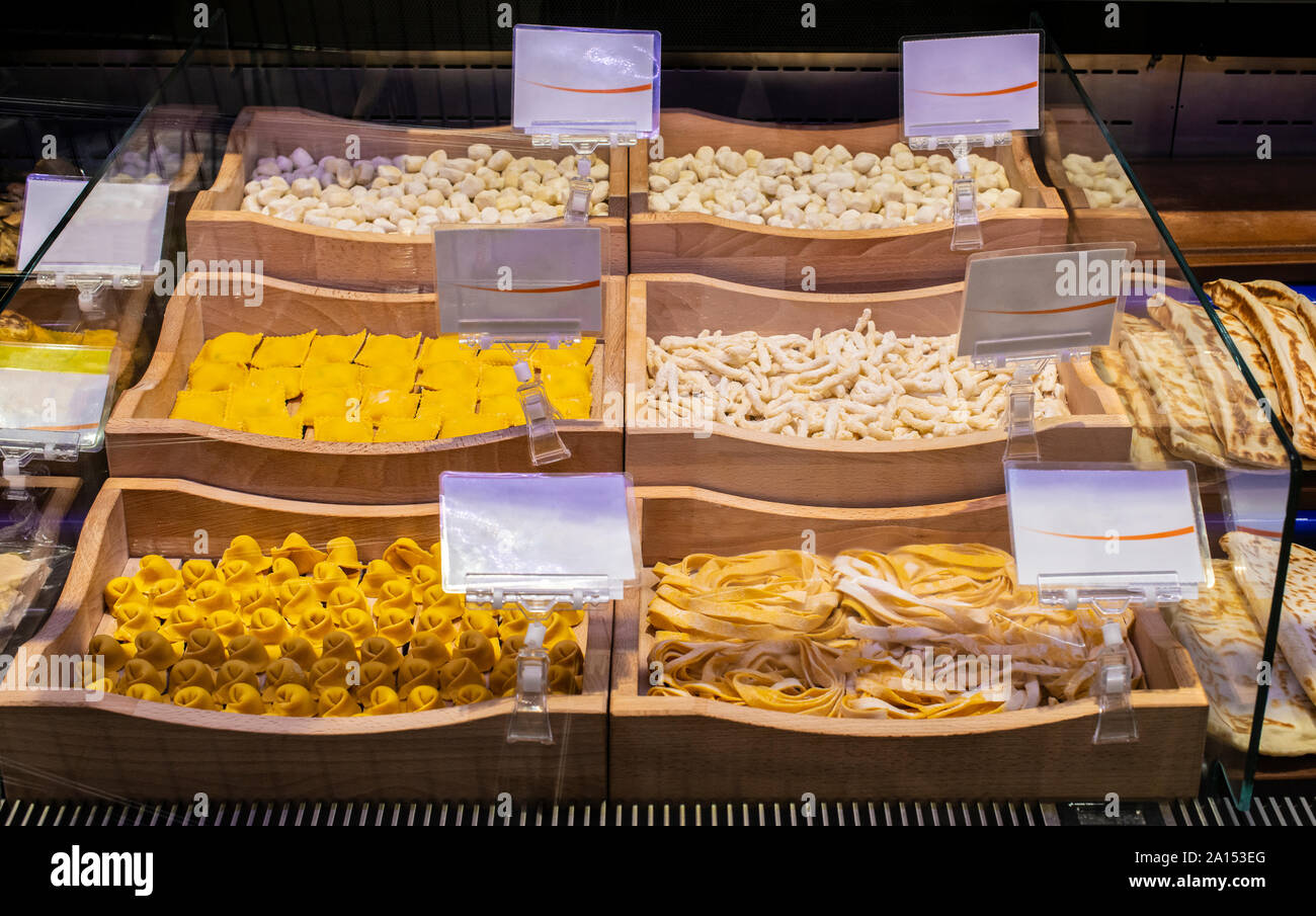 Italian pasta in supermarket. Fresh pasta Stock Photo Alamy