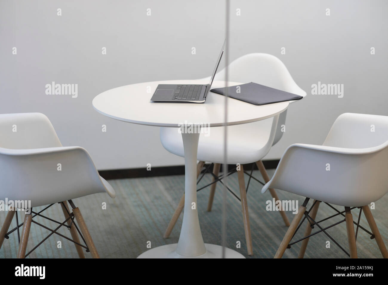 Modern office design casual hi-res stock photography and images - Alamy