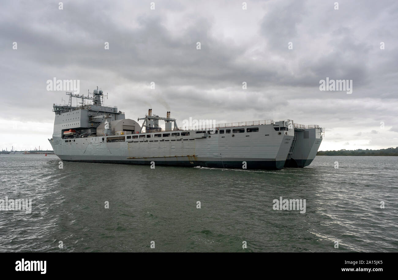 Southampton Water, England UK. September 2019. RFA Lyme Bay is a Bay-class auxiliary landing ship dock of the British Royal Fleet Auxiliary underway o Stock Photo