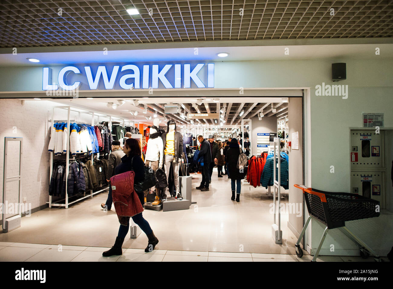 Black friday sale crowd hi-res stock photography and images - Page 6 - Alamy