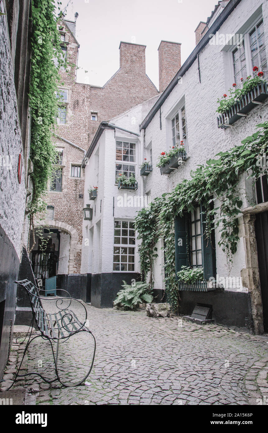 Hidden street and courtyard in Antwerp Stock Photo - Alamy