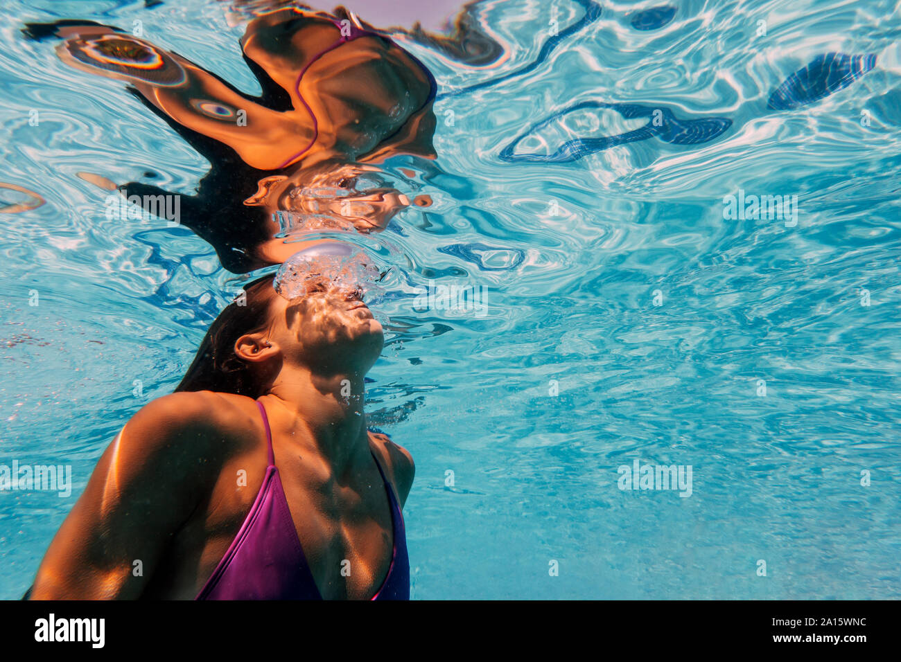 Woman underwater in a pool Stock Photo - Alamy, image size:1300x956
