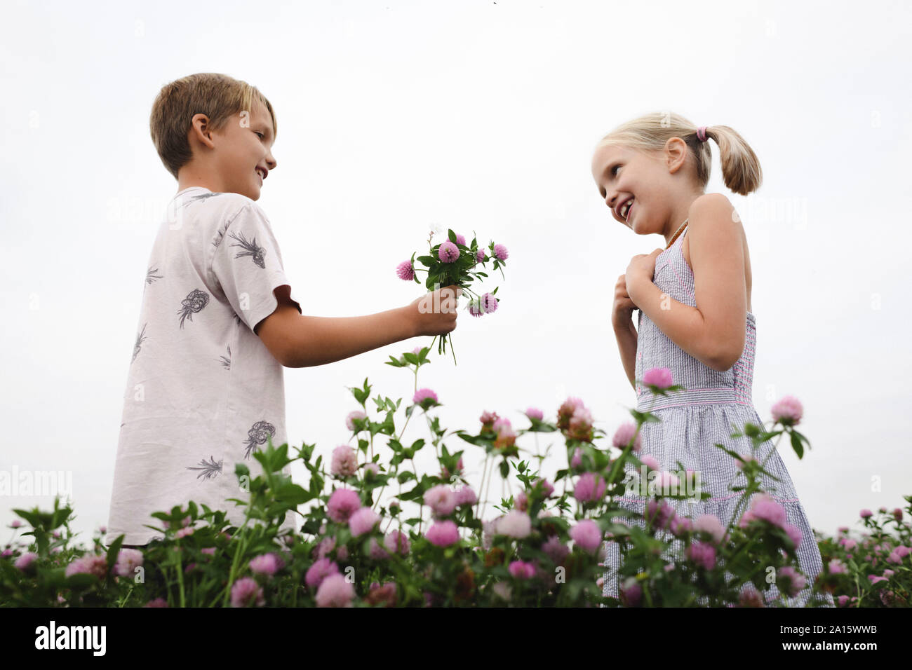 Child flowers smiling hires stock photography and images Alamy