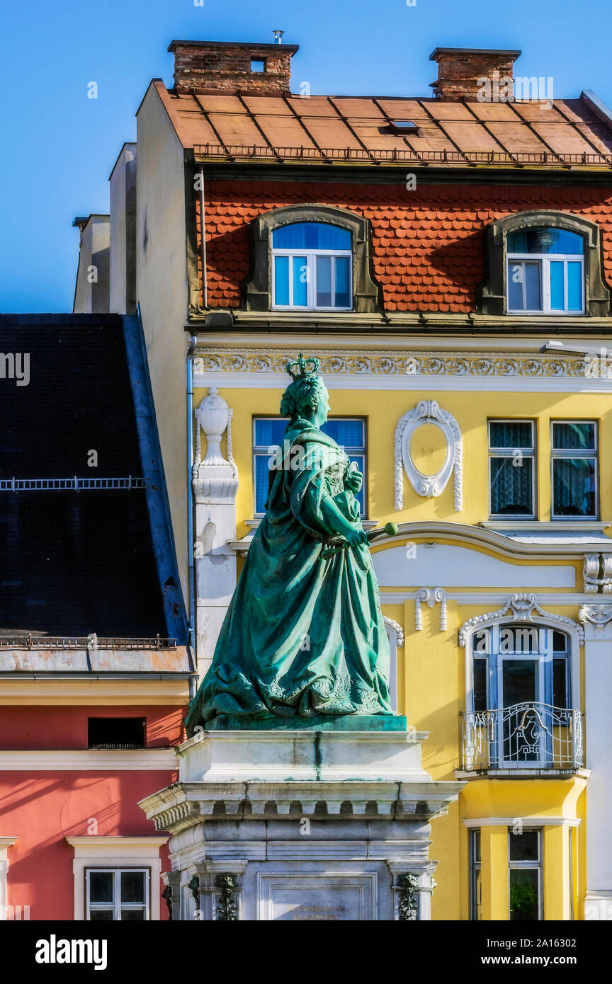 Austria, Carinthia, Klagenfurt am Worthersee, Maria Theresa statue in front of old building Stock Photo