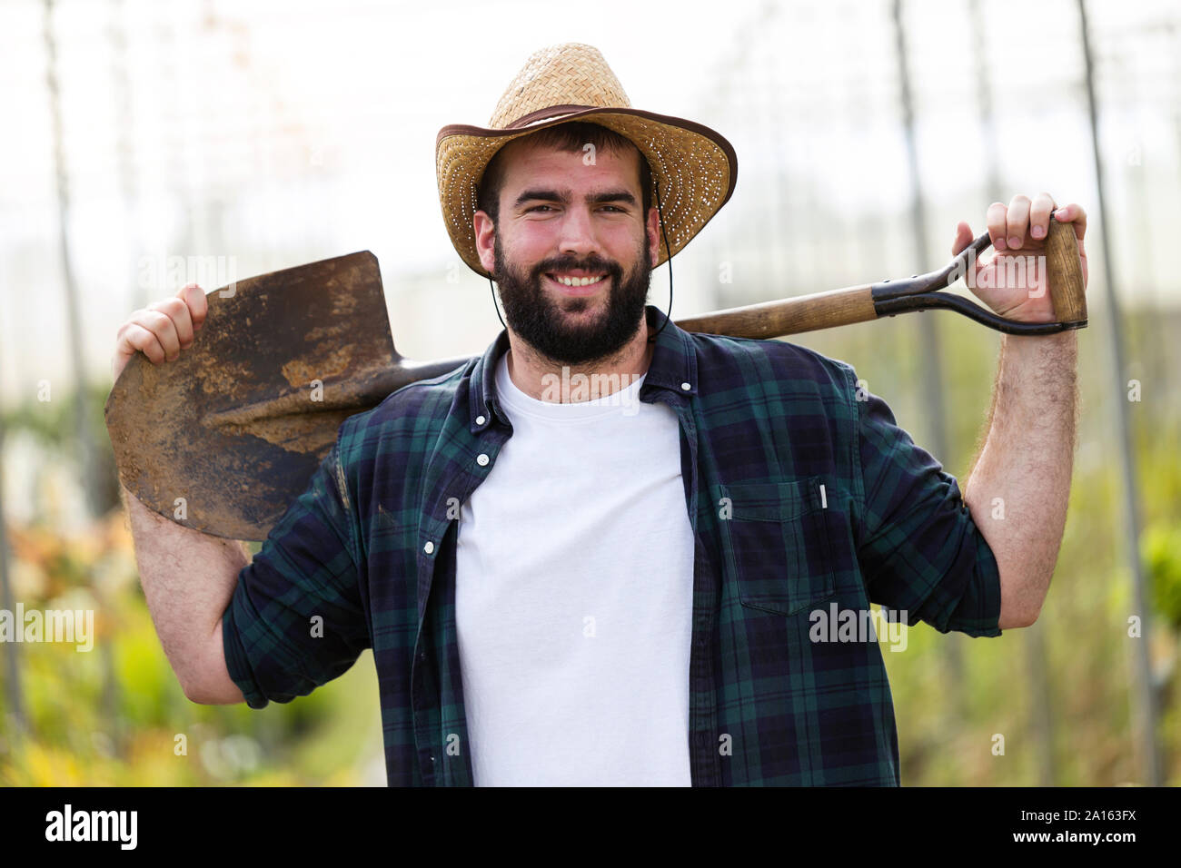 Man with a shovel hi-res stock photography and images - Alamy