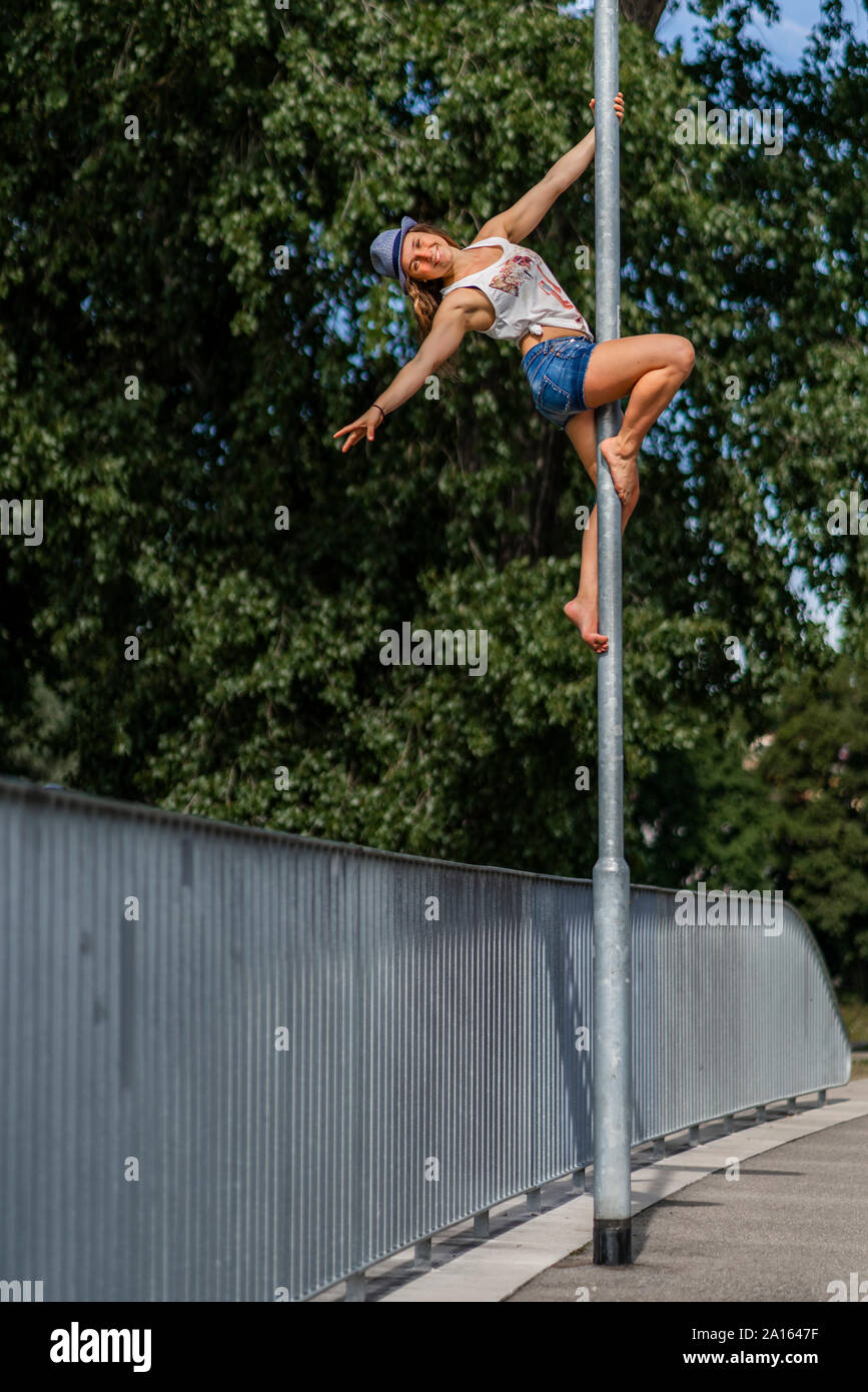 Climbing up the pole hires stock photography and images Alamy