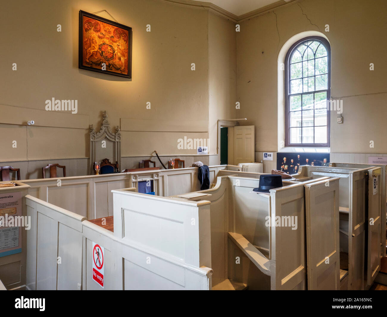 Witness box hires stock photography and images Alamy