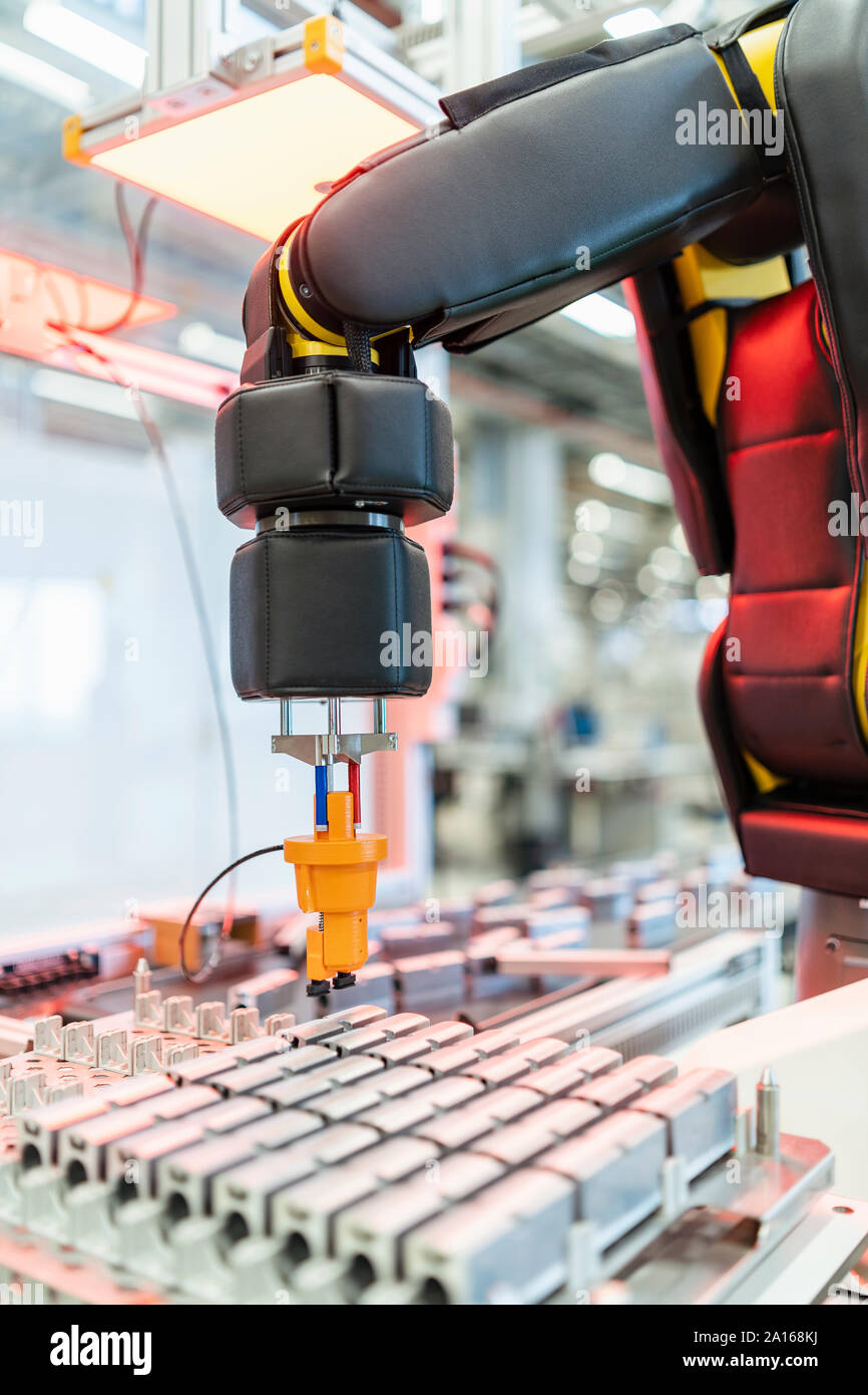 Robot arm assembly hires stock photography and images Alamy