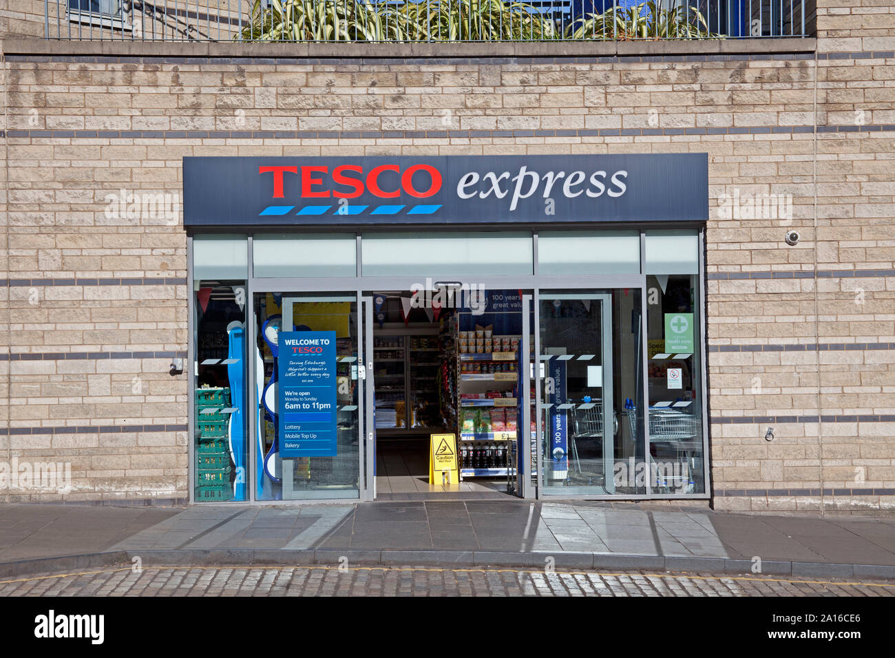 Tesco Express, store, Holyrood Road, Edinburgh, Scotland, UK Stock Photo