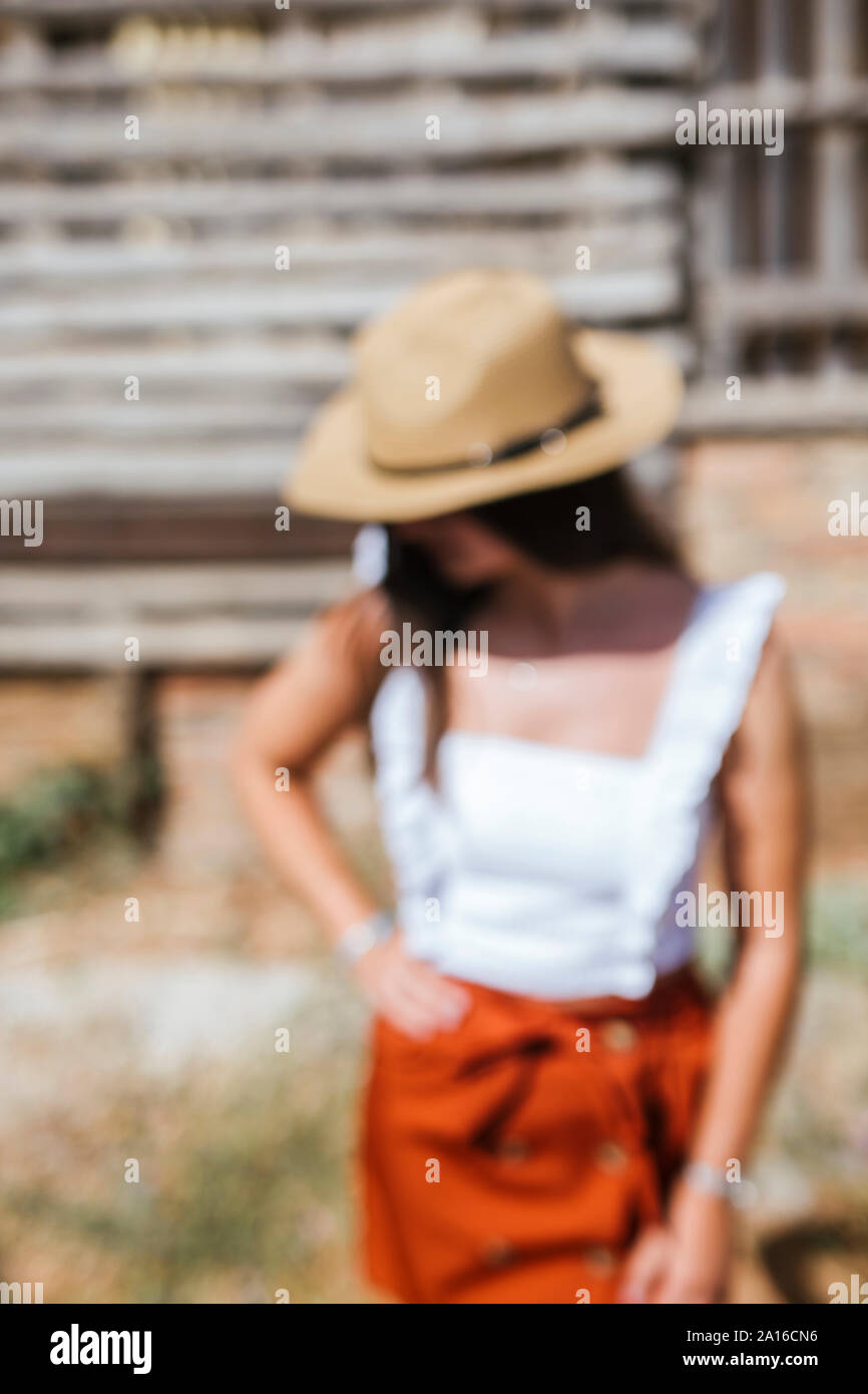 Portrait of blurred young girl wearing straw hat Stock Photo - Alamy