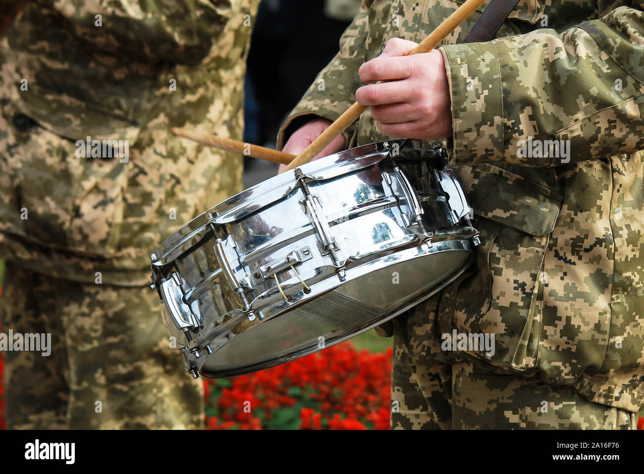 Musician military band of the Ukrainian army plays the drum. Drummer of the Armed  Forces of Ukraine at the parad. Defender Day Ukraine. war, conflict Stock  Photo - Alamy