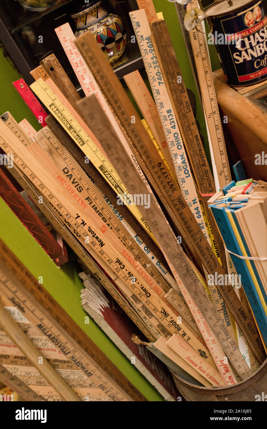Yard stick hi-res stock photography and images - Alamy