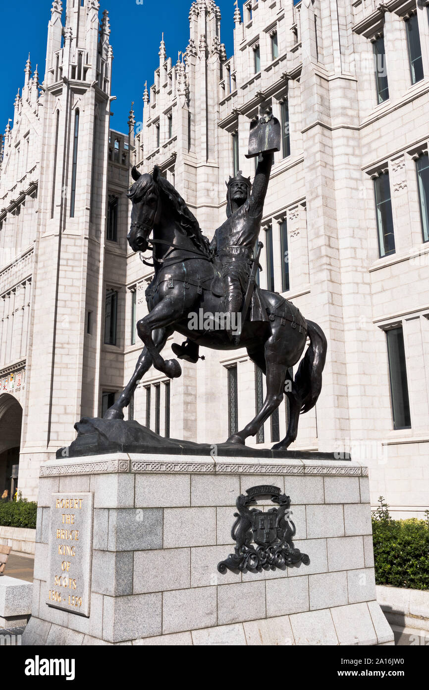 dh Aberdeen council headquarters MARISCHAL COLLEGE ABERDEEN King Robert Bruce statue scotland granite building architecture city Scottish kings Stock Photo