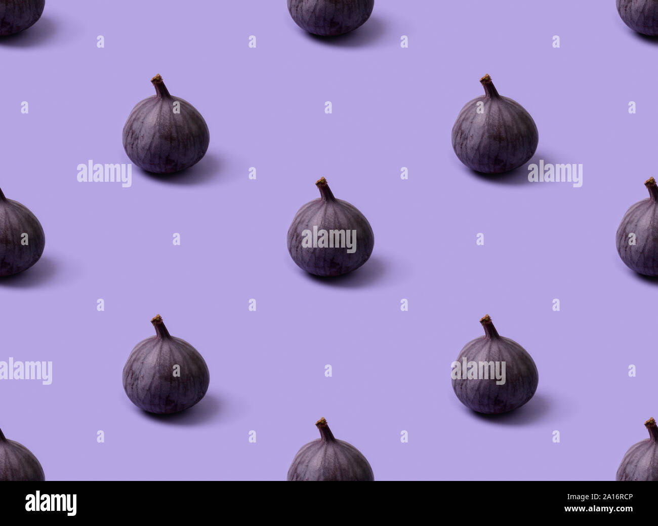 Seamless pattern with fresh ripe figs on a purple background Stock Photo
