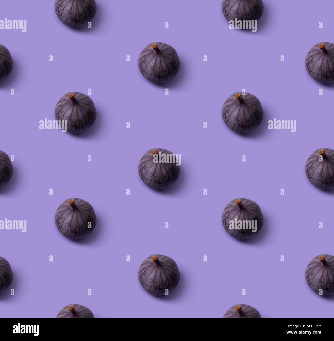 Seamless pattern with fresh ripe figs on a purple background Stock Photo