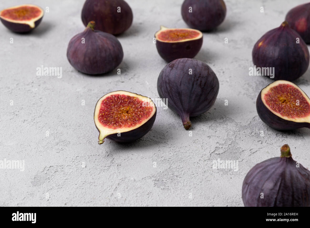 Pattern with fresh ripe figs on a gray concrete background Stock Photo