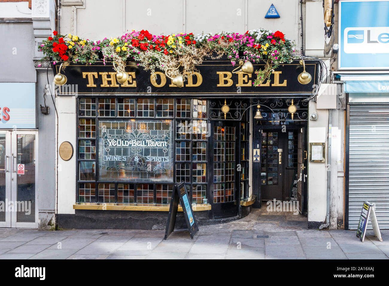 The Old Bell (Ye Olde Bell) public house in Fleet Street, London, UK Stock Photo