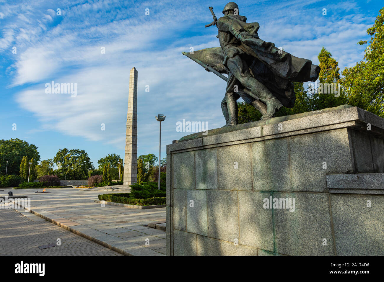 Monument to 1200 guardsmen. The first memorial, perpetuating the feat