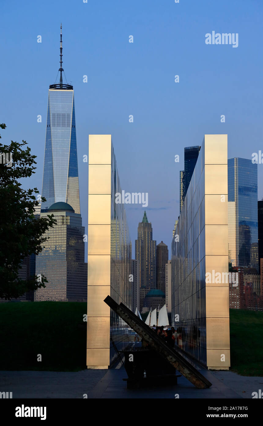 The Empty Sky New Jersey September 11 Memorial With One World Trade Center In The Background Liberty State Park New Jersey Usa Stock Photo Alamy