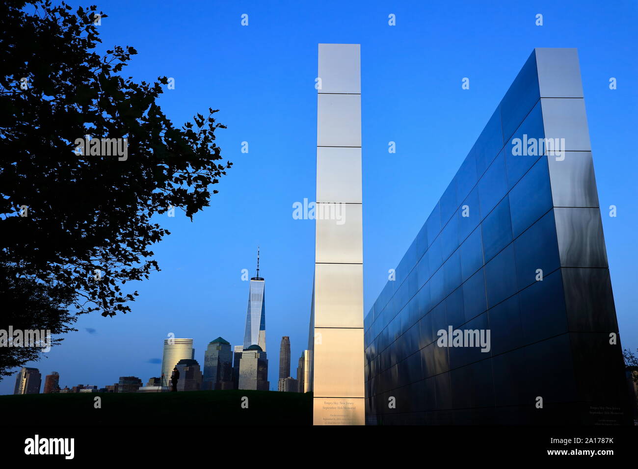 The Empty Sky New Jersey September 11 Memorial With One World Trade Center In The Background Liberty State Park New Jersey Usa Stock Photo Alamy