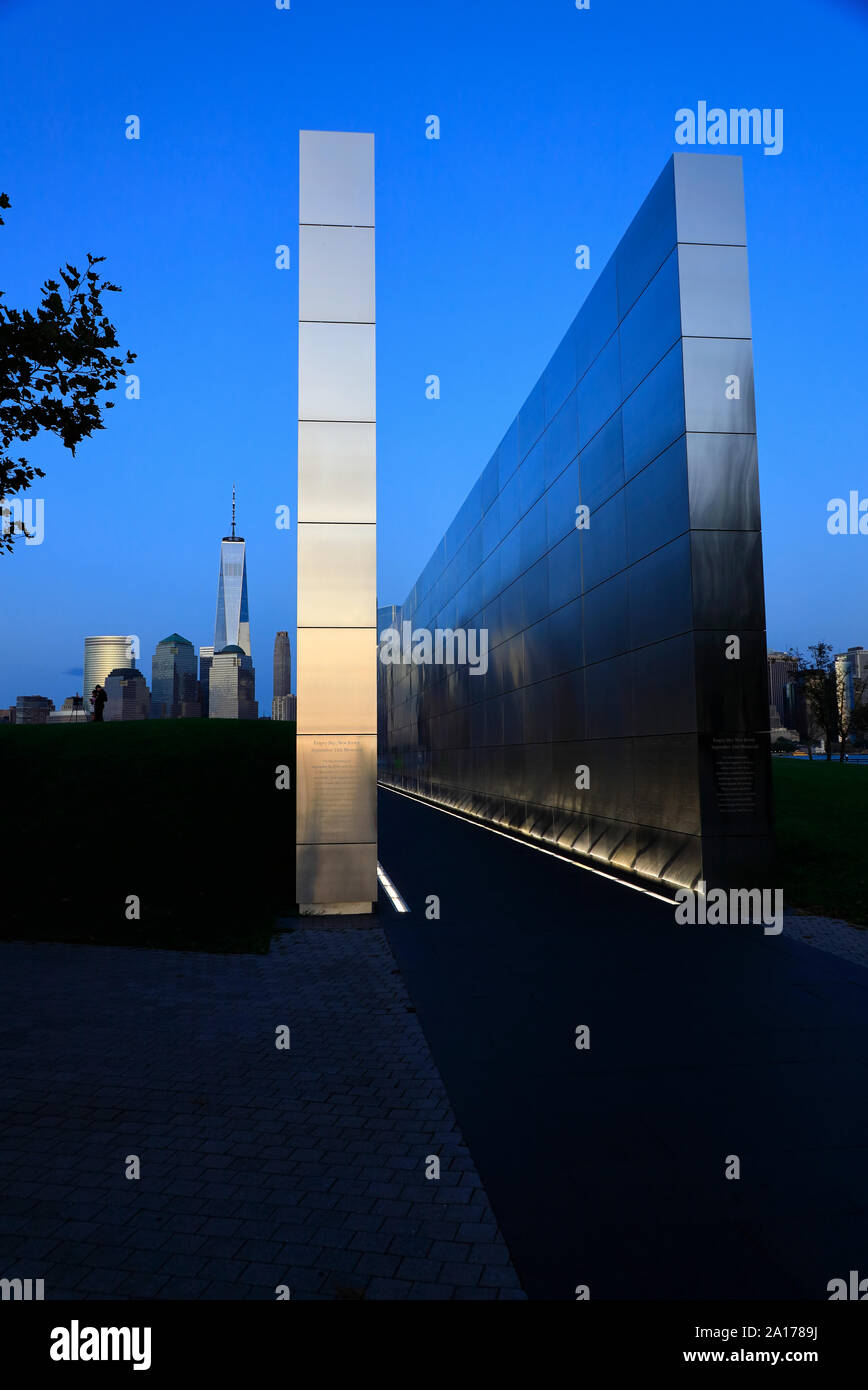 The Empty Sky New Jersey September 11 Memorial With One World Trade Center In The Background Liberty State Park New Jersey Usa Stock Photo Alamy