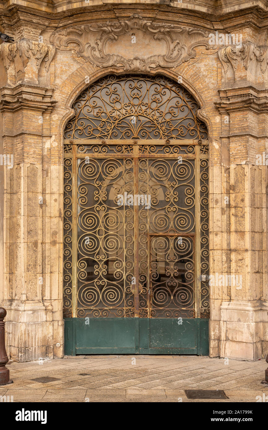 Old elegant wooden double door Stock Photo - Alamy