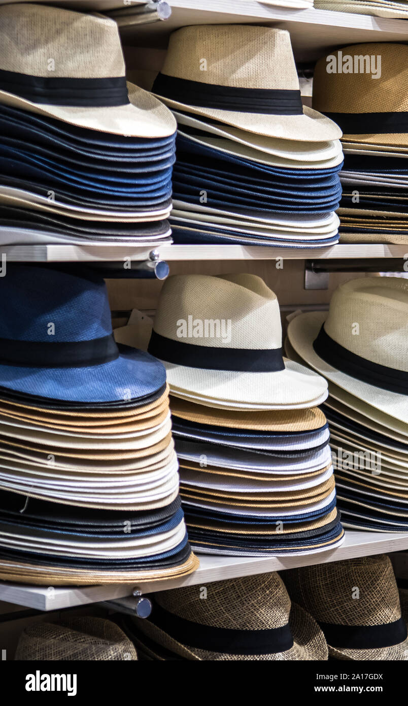 Straw man stack panama hats hi-res stock photography and images - Alamy