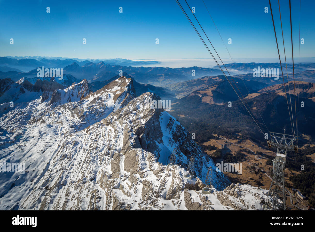 Wunderbare Winterlandschaft auf der Schwägalp und Fahrt mit der Seilbahn auf den Säntis in der Schweiz Stock Photo
