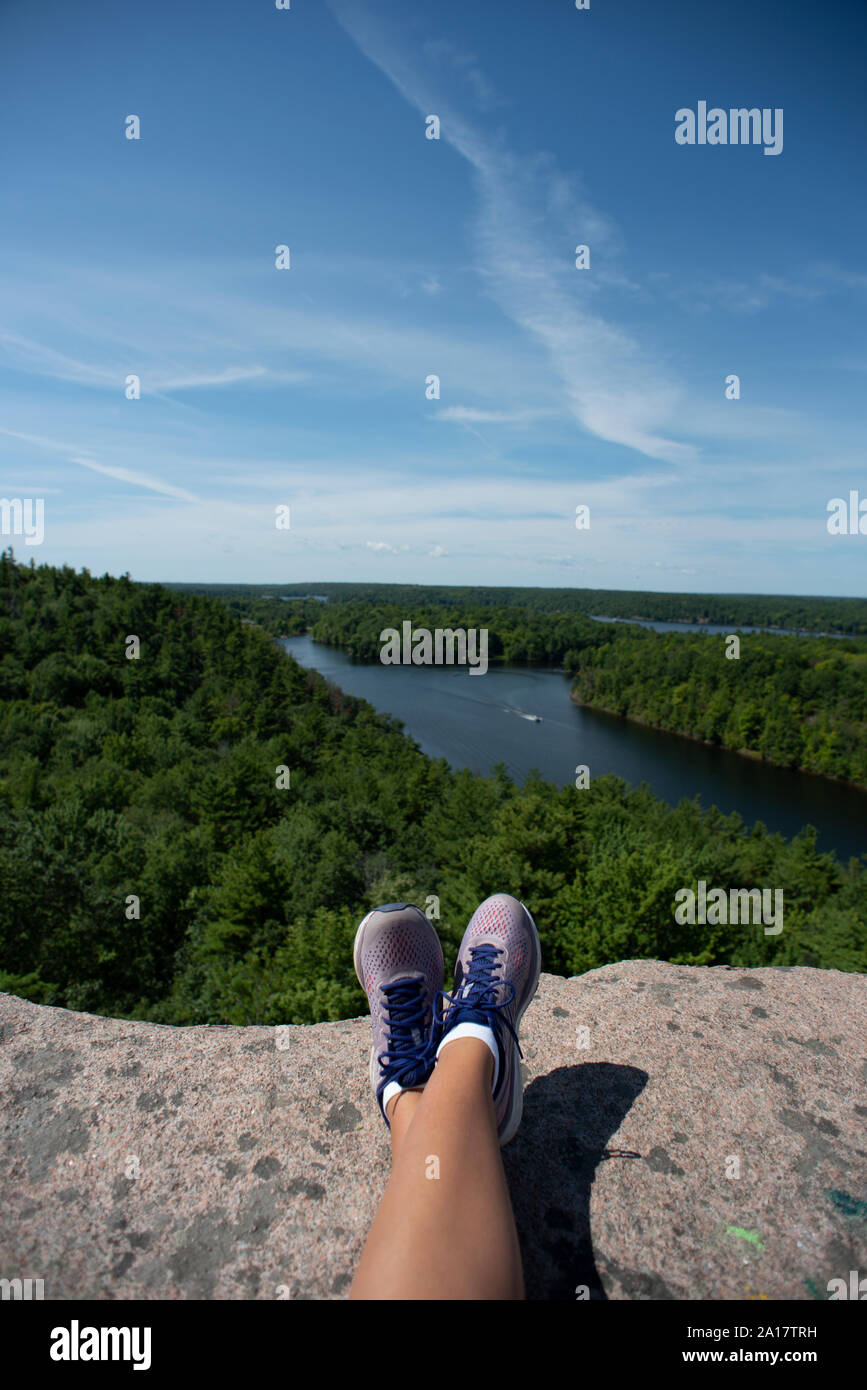 Woman on edge of cliff hi-res stock photography and images - Alamy