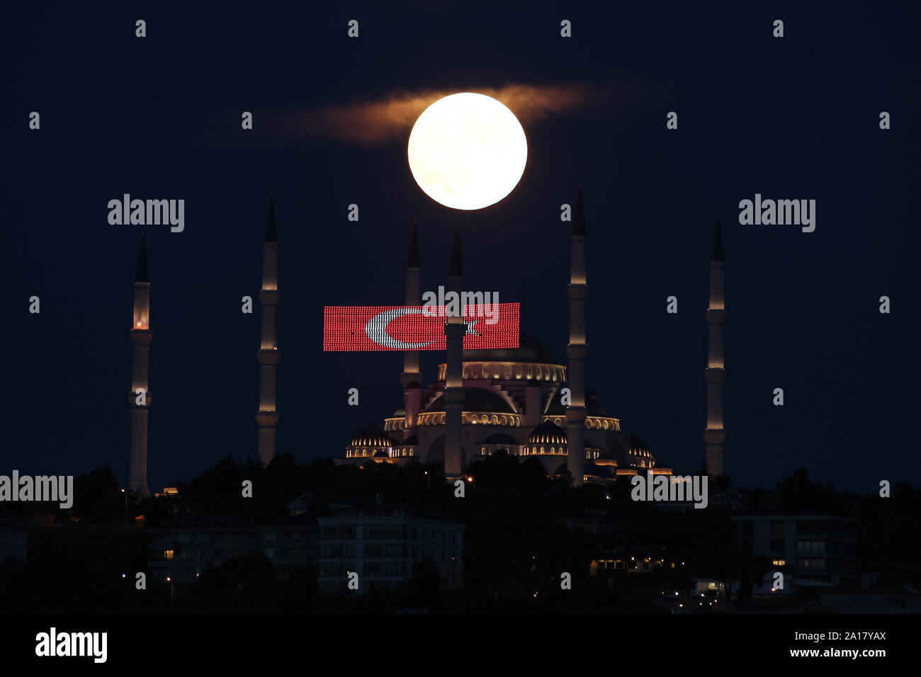 Fullmoon and Camlica Mosque in Istanbul City, Turkey Stock Photo - Alamy
