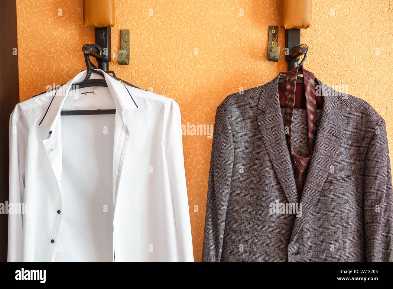 Orange suit hi-res stock photography and images - Alamy