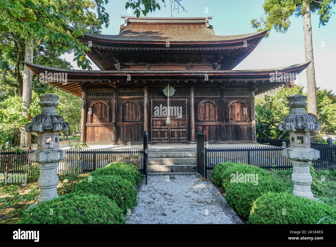 Butsuden (Buddha Hall) of Seihakuji Temple in Yamanashi, Japan, a Rinzai Zen Buddhist temple. Building designated as National Treasure, built in 1415. Stock Photo
